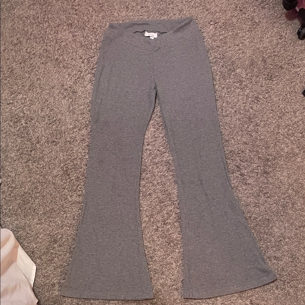Colsie Gray Ribbed Flared Knit Leggings